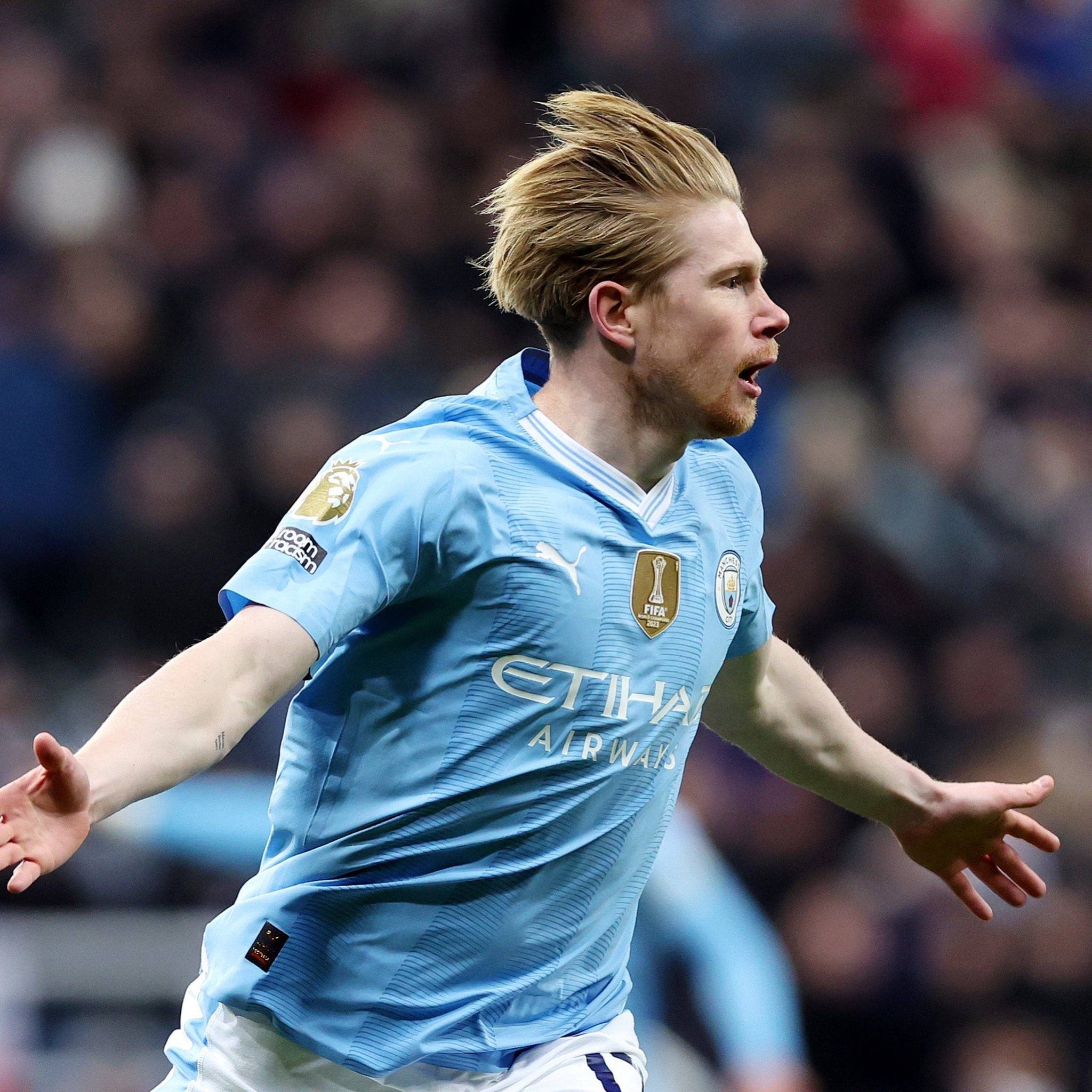 扎金花反诈：如何通过观察发牌手的“手心位置”预防藏牌。（炸金花防作弊：通过观察发牌手手心位置识别藏牌迹象）